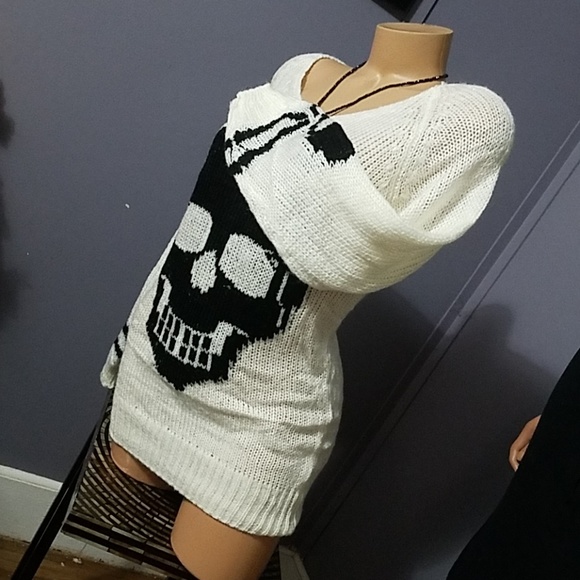 Knitted Skull Sweater Deep V - Picture 5 of 7